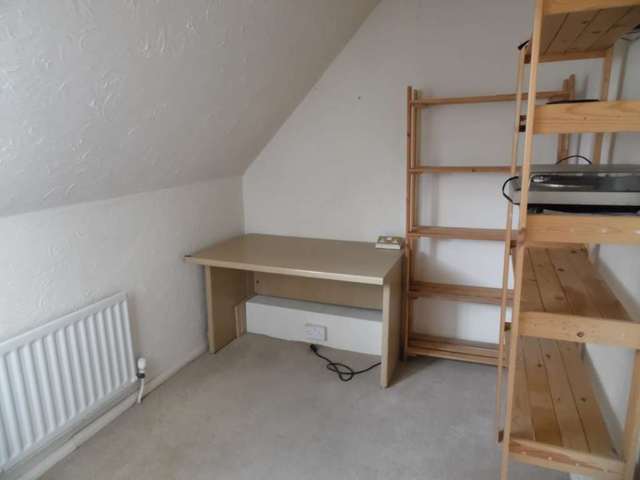  Image of 3 bedroom Terraced house for sale in Manor Road Benfleet SS7 at Manor Road  Benfleet, SS7 4HU