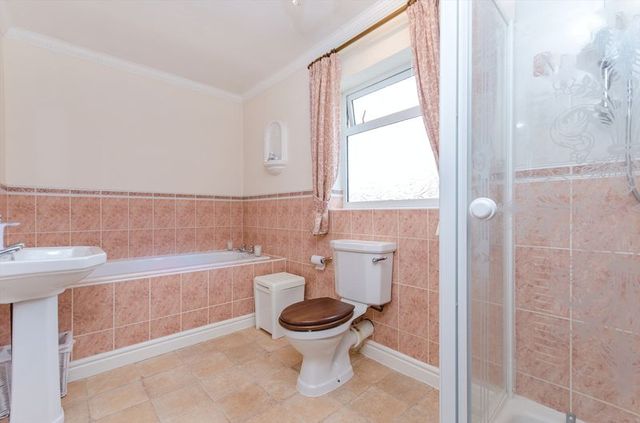  Image of 4 bedroom Detached house for sale in Mareham Road Horncastle LN9 at Mareham Road  Horncastle, LN9 6HA