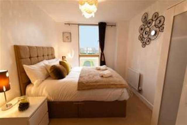  Image of 2 bedroom Flat to rent in Merrivale Mews Milton Keynes MK9 at Milton Keynes, MK9 2FJ