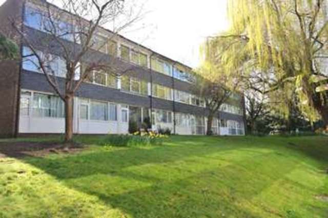  Image of 3 bedroom Town House to rent in Mill Close Wokingham RG41 at Wokingham Berkshire Winnersh, RG41 1EP