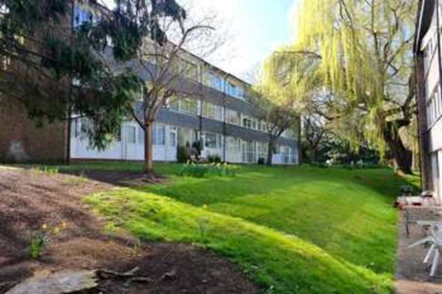  Image of 3 bedroom Town House to rent in Mill Close Wokingham RG41 at Wokingham Berkshire Winnersh, RG41 1EP