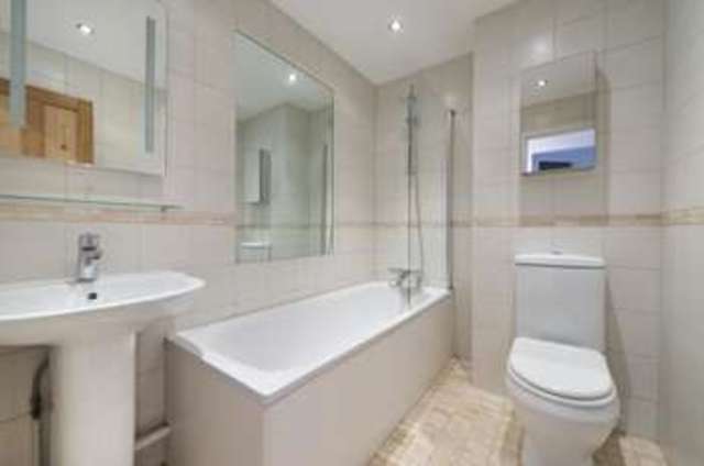 Image of 1 bedroom Flat to rent in Minford Gardens London W14 at Minford Gardens  London, W14 0AN