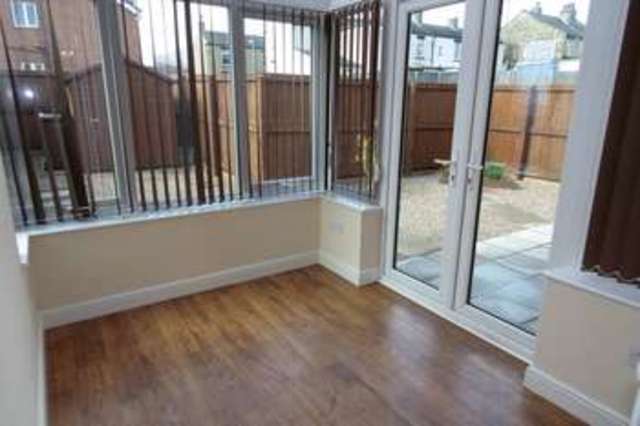  Image of 2 bedroom Flat to rent in Moorcroft Ossett WF5 at Ossett Ossett, WF5 9JL