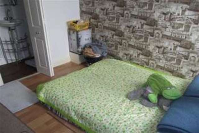  Image of 1 bedroom Flat to rent in Mount Pleasant Road Exeter EX4 at Exeter, EX4 7AD