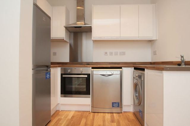  Image of 1 bedroom Flat to rent in Bramber Road London W14 at Bramber Road West Kensington London, W14 9PB