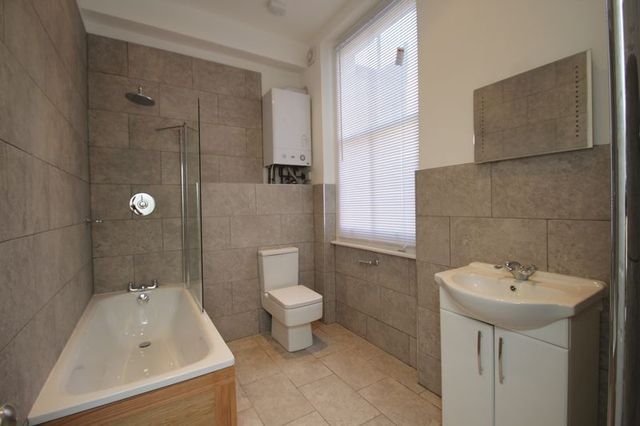  Image of 1 bedroom Flat to rent in Bramber Road London W14 at Bramber Road West Kensington London, W14 9PB