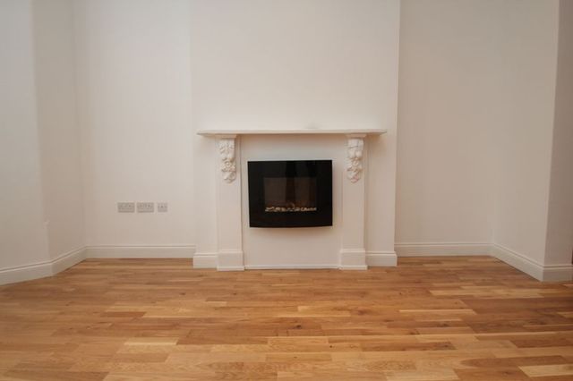  Image of 1 bedroom Flat to rent in Bramber Road London W14 at Bramber Road West Kensington London, W14 9PB