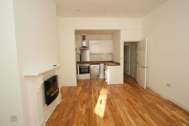  Image of 1 bedroom Flat to rent in Bramber Road London W14 at Bramber Road West Kensington London, W14 9PB