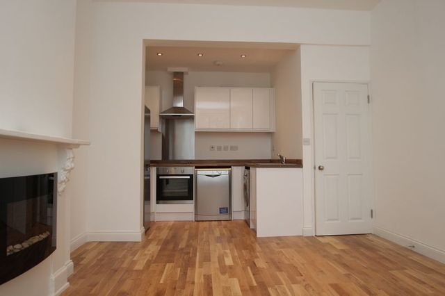  Image of 1 bedroom Flat to rent in Bramber Road London W14 at Bramber Road West Kensington London, W14 9PB