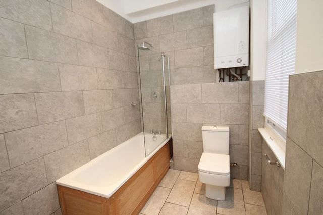  Image of 1 bedroom Flat to rent in Bramber Road London W14 at Bramber Road West Kensington London, W14 9PB