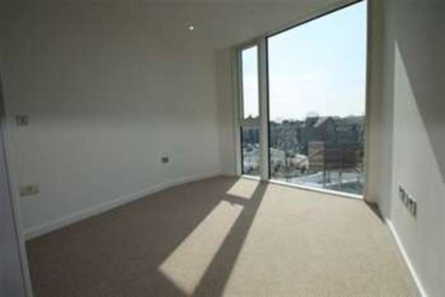  Image of 2 bedroom Flat to rent in St. James