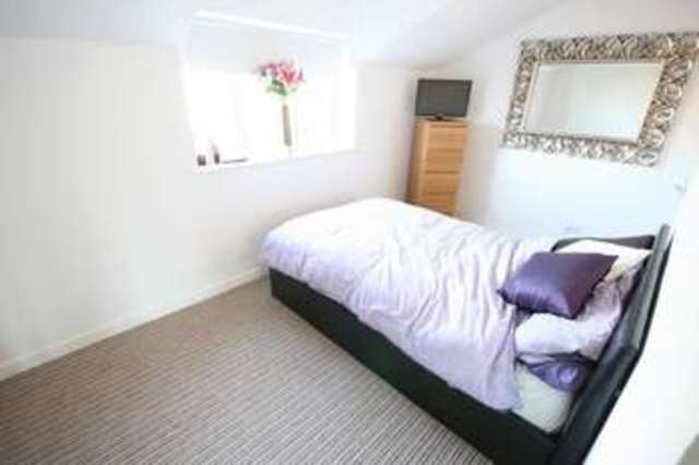  Image of 2 bedroom Flat to rent in Hele Road Torquay TQ2 at Torquay Devon Barton, TQ2 7PX