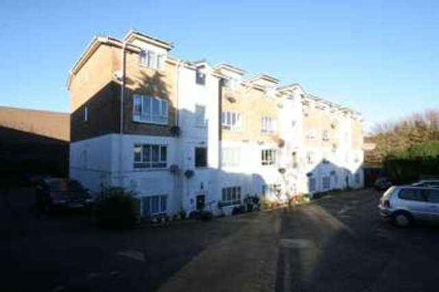  Image of 2 bedroom Flat to rent in Hele Road Torquay TQ2 at Torquay Devon Barton, TQ2 7PX