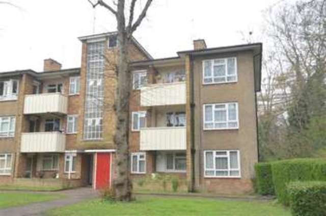  Image of 2 bedroom Flat for sale in North Street Carshalton SM5 at Carshalton Surrey Carshalton, SM5 2HT