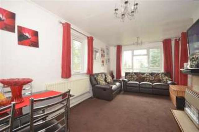  Image of 2 bedroom Flat for sale in North Street Carshalton SM5 at Carshalton Surrey Carshalton, SM5 2HT