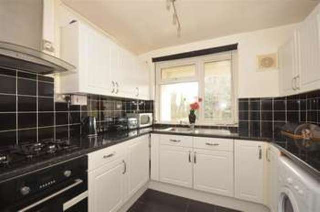  Image of 2 bedroom Flat for sale in North Street Carshalton SM5 at Carshalton Surrey Carshalton, SM5 2HT