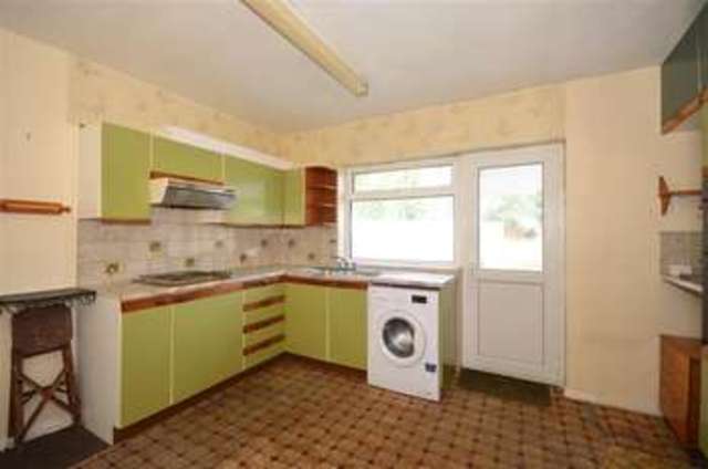  Image of 2 bedroom Bungalow for sale in Oakwood Road Maidstone ME16 at Maidstone Kent Maidstone, ME16 8AL