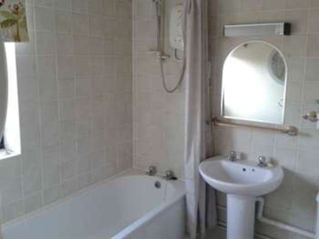  Image of 3 bedroom Flat to rent in Oken Court Warwick CV34 at Warwick  Warwick, CV34 4DF