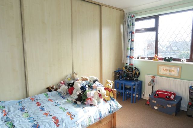  Image of 3 bedroom Terraced house for sale in Old Road Churwell Morley Leeds LS27 at Old Road Morley Leeds, LS27 7SH