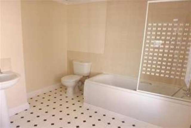  Image of 1 bedroom Flat to rent in Wood Street Swindon SN1 at Swindon, SN1 4AN