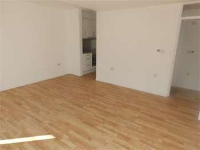  Image of 2 bedroom Detached house to rent in Park Road Leigh-on-Sea SS9 at Park road Leigh on sea Leigh-on-Sea, SS9 2PE