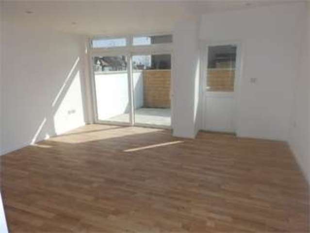  Image of 2 bedroom Detached house to rent in Park Road Leigh-on-Sea SS9 at Park road Leigh on sea Leigh-on-Sea, SS9 2PE