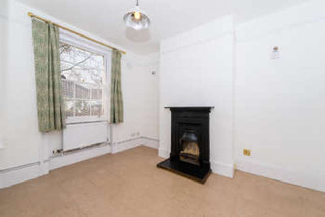  Image of 3 bedroom Terraced house to rent in Park Street London SE1 at Borough, SE1 9EQ
