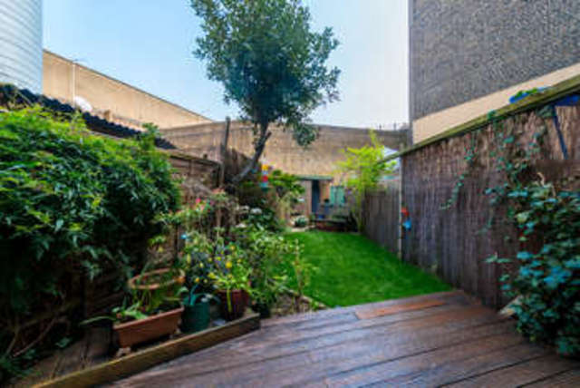  Image of 3 bedroom Terraced house to rent in Park Street London SE1 at Borough, SE1 9EQ