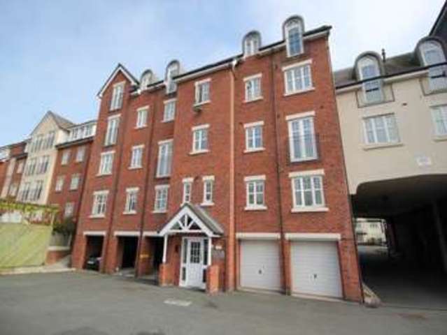  Image of 2 bedroom Flat to rent in Wilderspool Causeway Warrington WA4 at Wilderspool Causeway Warrington Latchford, WA4 6LA