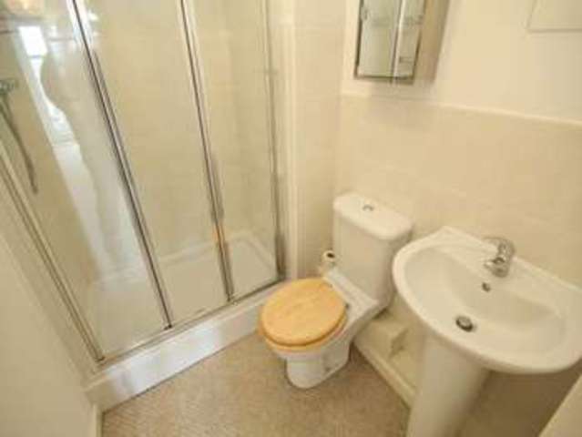  Image of 2 bedroom Flat to rent in Wilderspool Causeway Warrington WA4 at Wilderspool Causeway Warrington Latchford, WA4 6LA