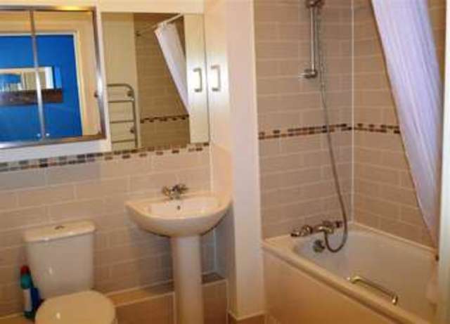 Image of 1 bedroom Apartment to rent in Point Pleasant London SW18 at Wandsworth, SW18 1PT