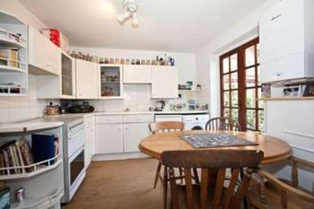  Image of 1 bedroom Flat for sale in Ravenscourt Gardens London W6 at Hammersmith, W6 0TU