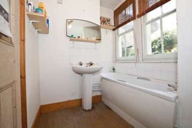  Image of 1 bedroom Flat for sale in Ravenscourt Gardens London W6 at Hammersmith, W6 0TU