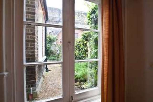  Image of 1 bedroom Flat for sale in Ravenscourt Gardens London W6 at Hammersmith, W6 0TU