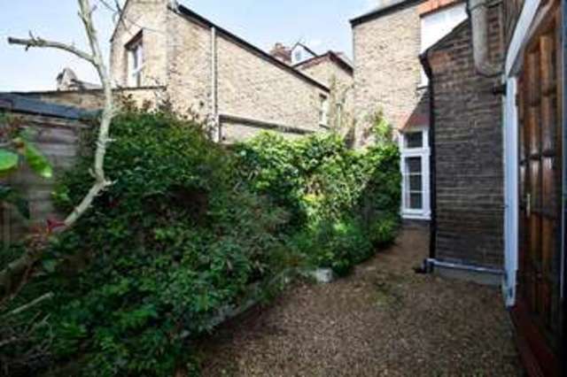  Image of 1 bedroom Flat for sale in Ravenscourt Gardens London W6 at Hammersmith, W6 0TU