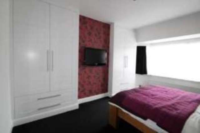  Image of 1 bedroom Maisonette for sale in Reigate Avenue Sutton SM1 at Sutton  Morden, SM1 3JR