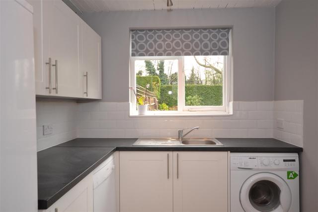  Image of 4 bedroom Property to rent in Richmond Road London N2 at East Finchley, N2 8JT