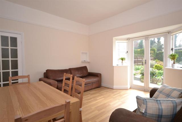  Image of 4 bedroom Property to rent in Richmond Road London N2 at East Finchley, N2 8JT
