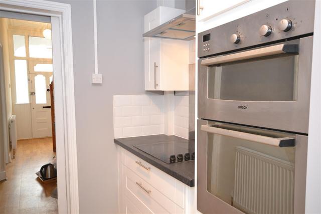  Image of 4 bedroom Property to rent in Richmond Road London N2 at East Finchley, N2 8JT