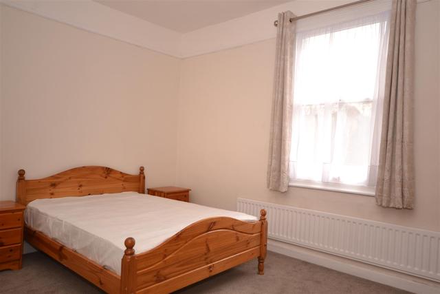  Image of 4 bedroom Property to rent in Richmond Road London N2 at East Finchley, N2 8JT