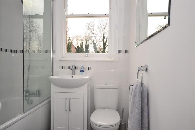  Image of 4 bedroom Property to rent in Richmond Road London N2 at East Finchley, N2 8JT