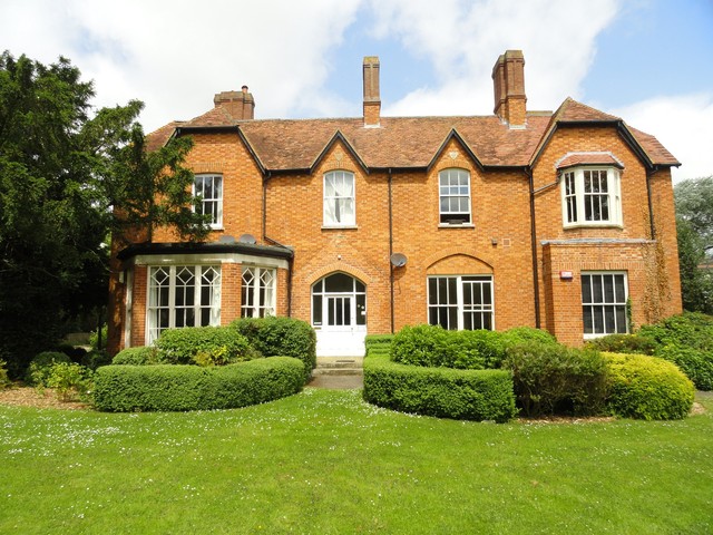  Image of 2 bedroom Flat to rent in Rogers Croft Woughton on the Green Milton Keynes MK6 at Woughton On The Green  Woughton on the Green, MK6 3DB