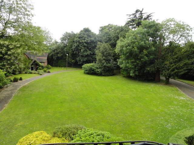  Image of 2 bedroom Flat to rent in Rogers Croft Woughton on the Green Milton Keynes MK6 at Woughton On The Green  Woughton on the Green, MK6 3DB