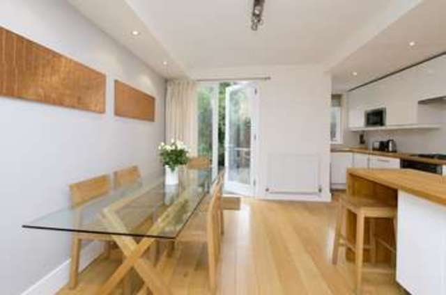  Image of 3 bedroom Property for sale in Rosslyn Avenue London SW13 at Rosslyn Avenue  Barnes, SW13 0JY