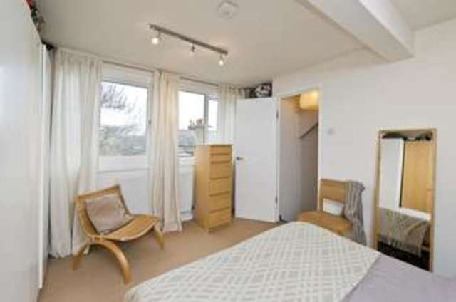  Image of 3 bedroom Property for sale in Rosslyn Avenue London SW13 at Rosslyn Avenue  Barnes, SW13 0JY