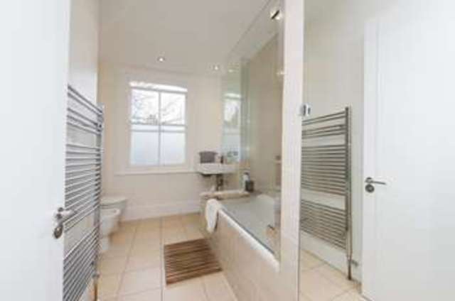  Image of 3 bedroom Property for sale in Rosslyn Avenue London SW13 at Rosslyn Avenue  Barnes, SW13 0JY