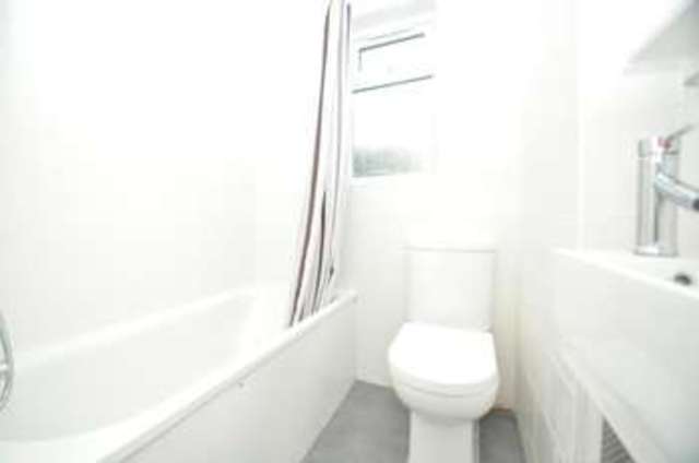  Image of 2 bedroom Flat to rent in Runnymede Colliers Wood London SW19 at Colliers Wood London Colliers Wood, SW19 2RG