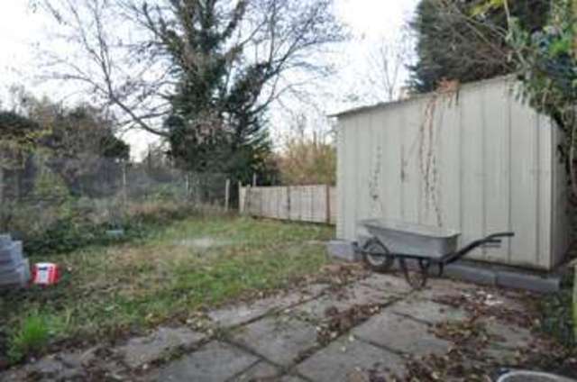 Image of 2 bedroom Flat to rent in Runnymede Colliers Wood London SW19 at Colliers Wood London Colliers Wood, SW19 2RG
