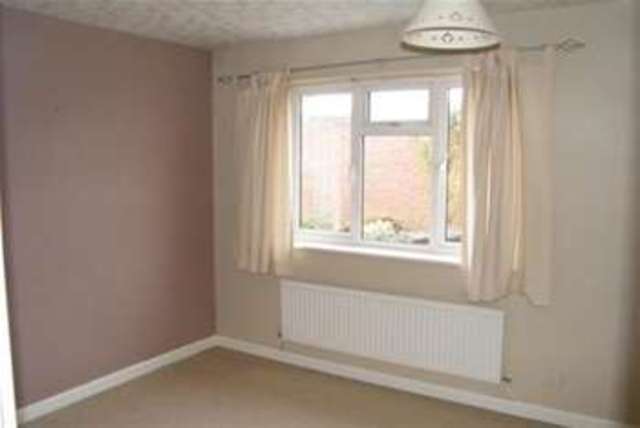  Image of 3 bedroom Semi-Detached house to rent in Rushy Close Nottingham NG8 at Nottingham, NG8 4GJ