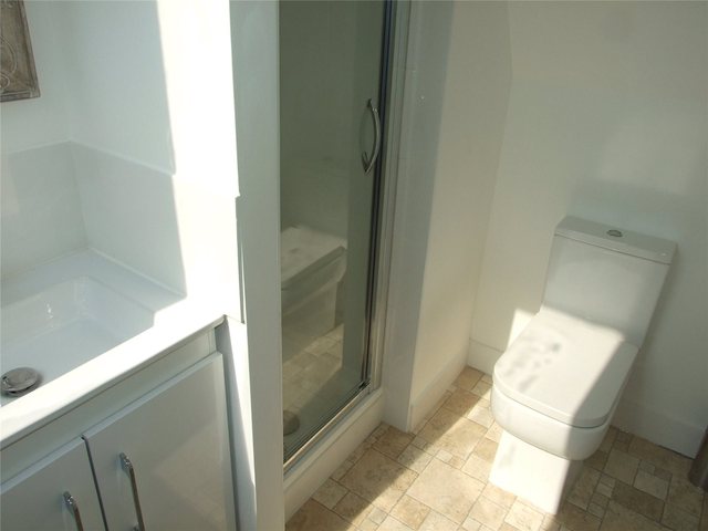  Image of 1 bedroom House Share to rent in Salisbury Road Reading RG30 at Reading Berkshire Reading, RG30 1BJ